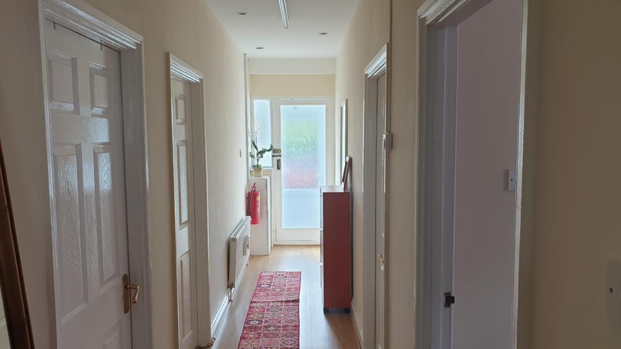 Guess Bungalow Wembley Apartment London Bagian luar foto