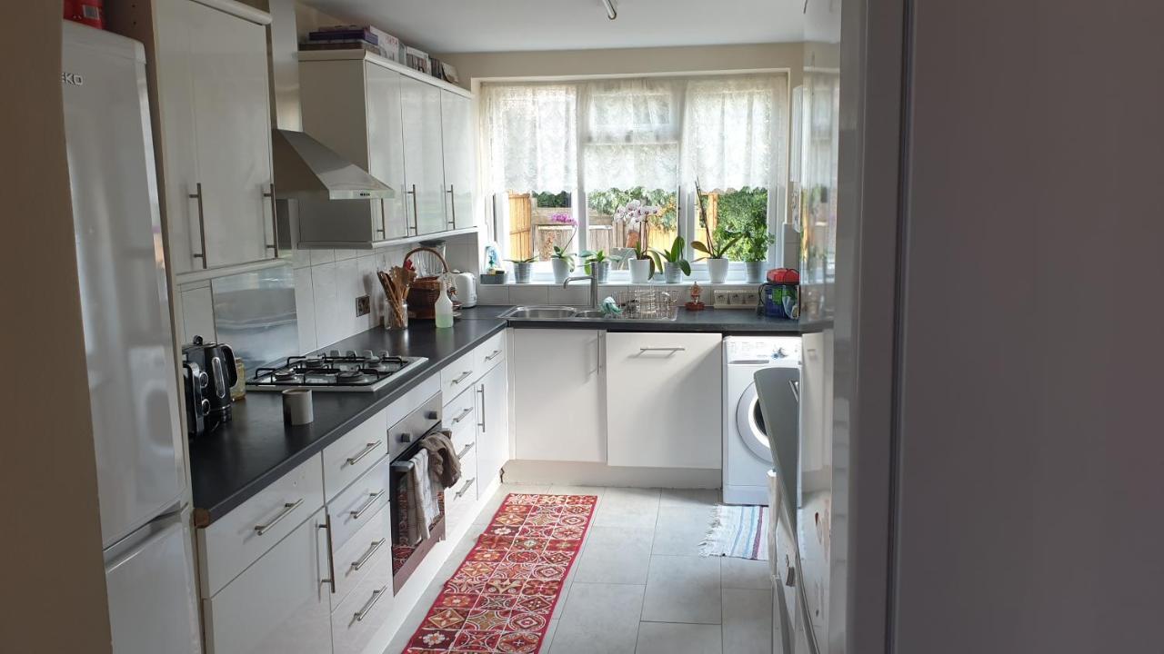Guess Bungalow Wembley Apartment London Bagian luar foto